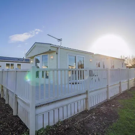 Stunning 6 Berth Caravan At Manor Park In Hunstanton Norfolk Ref 23194K Exterior photo