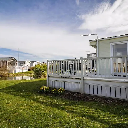 Stunning 6 Berth Caravan At Manor Park In Hunstanton Norfolk Ref 23194K Exterior photo