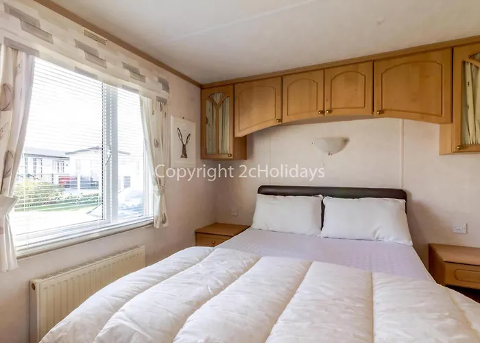 Stunning 6 Berth Caravan At Manor Park In Hunstanton Norfolk Ref 23194K