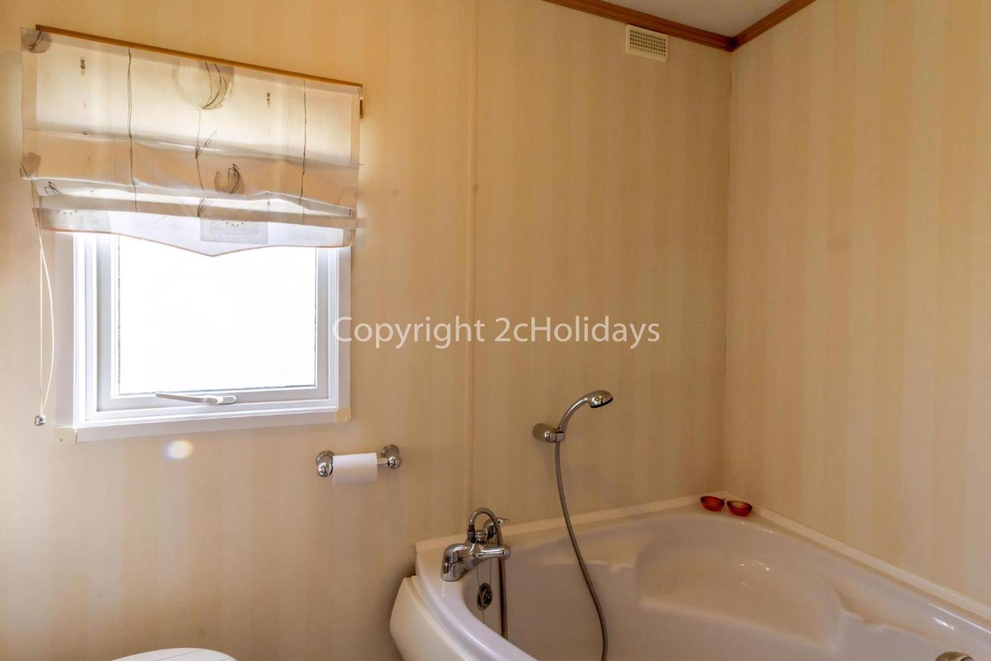 Stunning 6 Berth Caravan At Manor Park In Norfolk Ref 23194k *