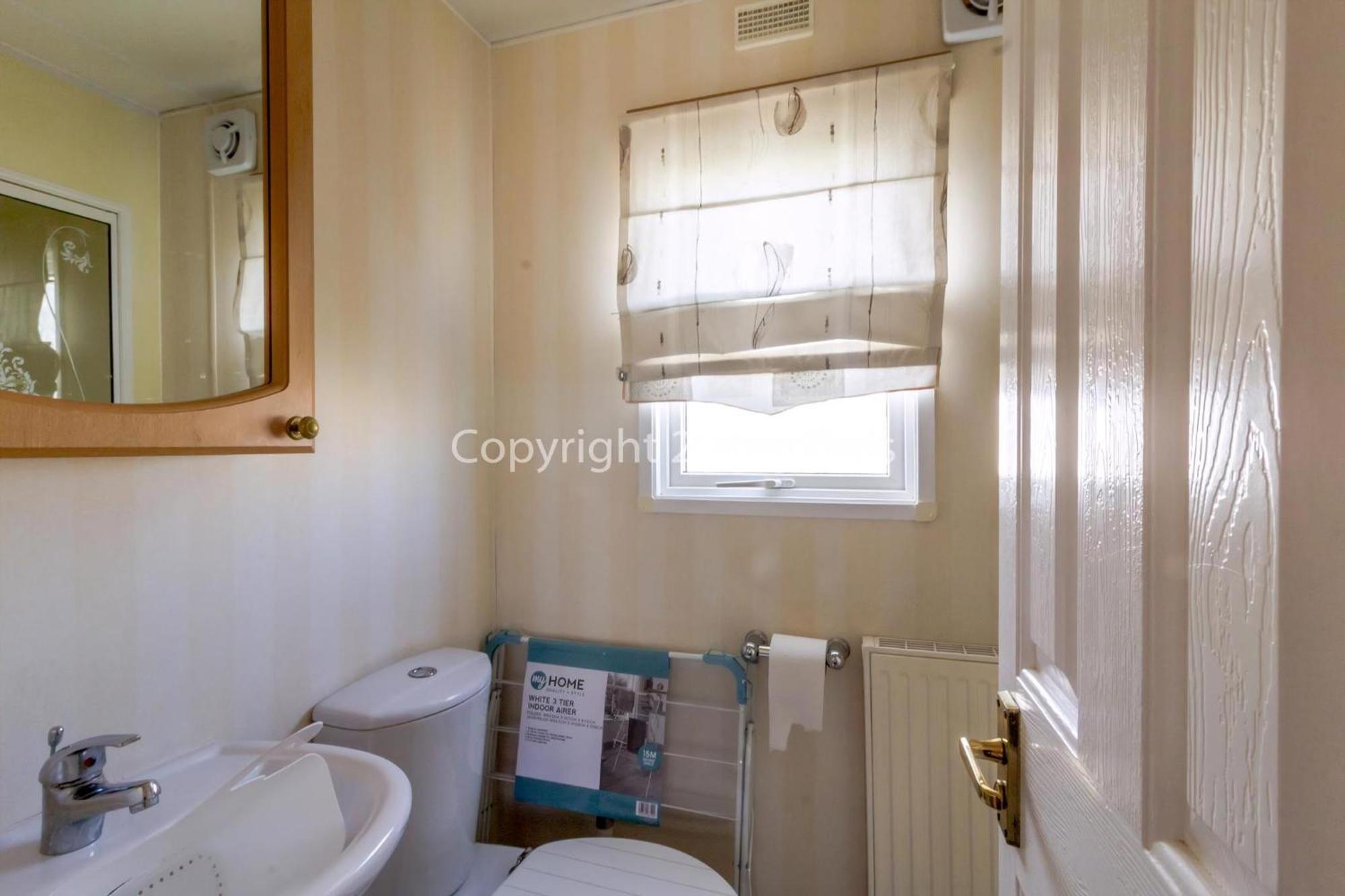 Campsite Stunning 6 Berth Caravan At Manor Park In Norfolk Ref 23194k *
