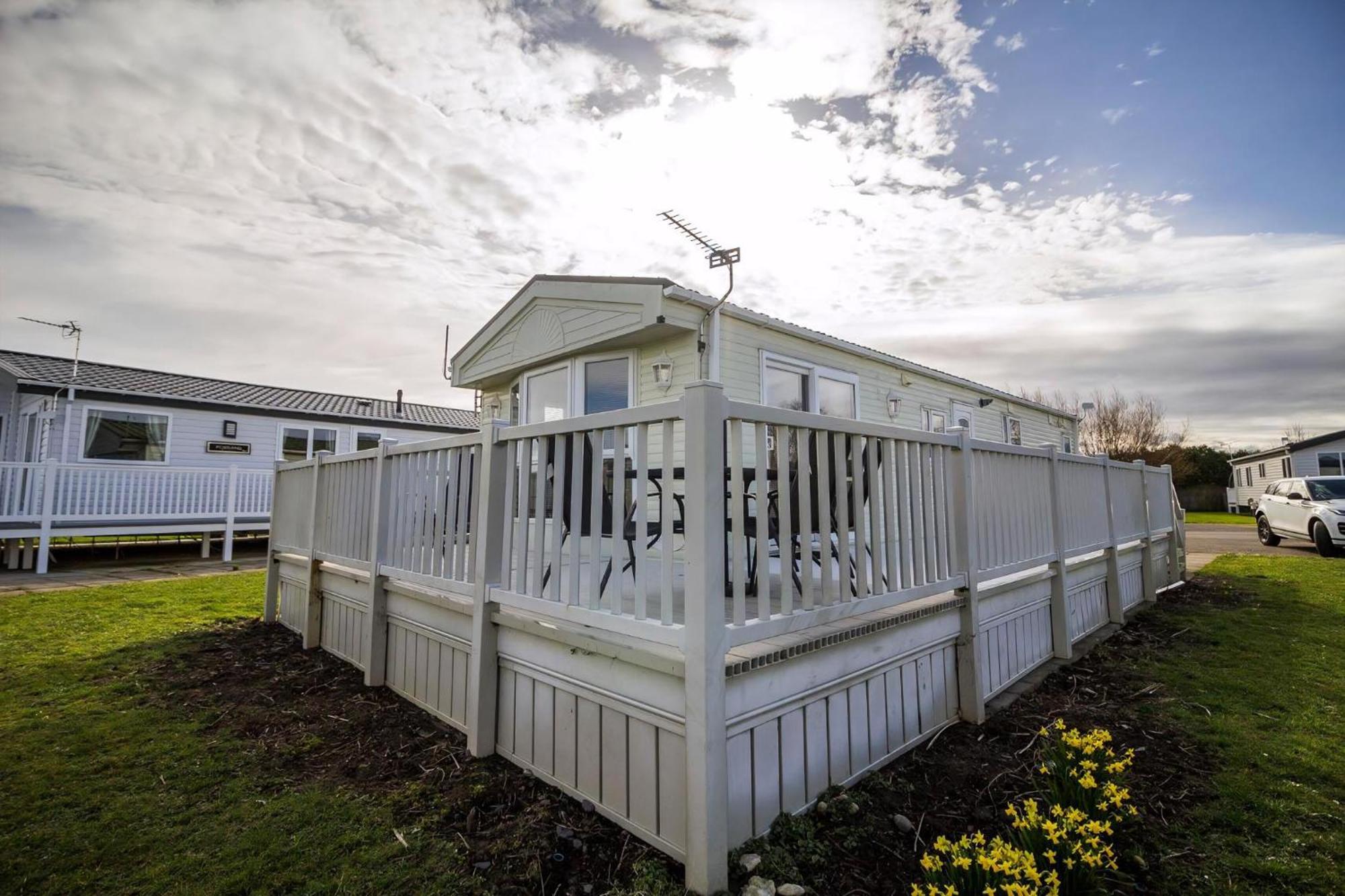 Stunning 6 Berth Caravan At Manor Park In Norfolk Ref 23194k Hunstanton
