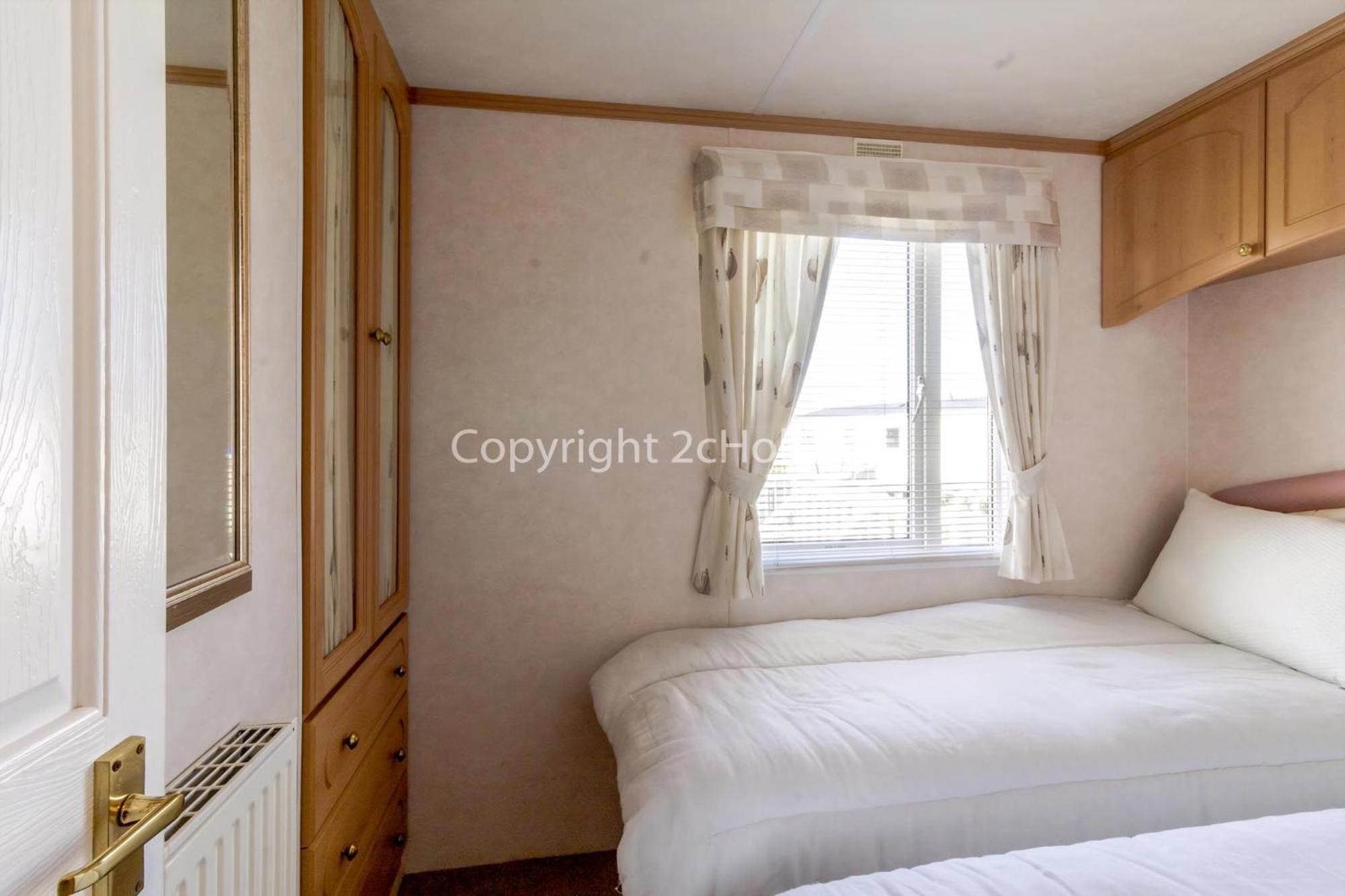 Stunning 6 Berth Caravan At Manor Park In Norfolk Ref 23194k Campsite *