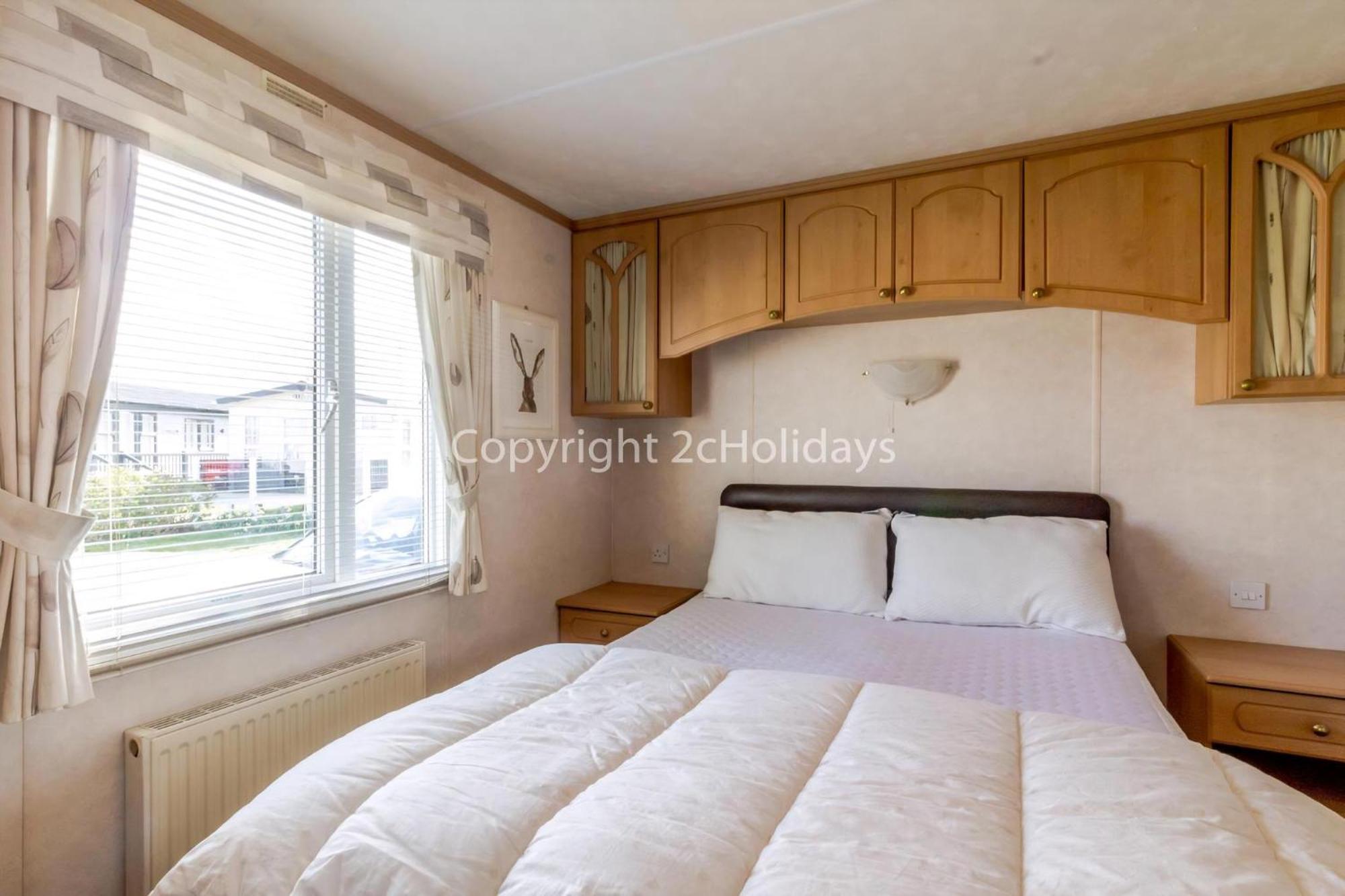 Stunning 6 Berth Caravan At Manor Park In Norfolk Ref 23194k Hunstanton