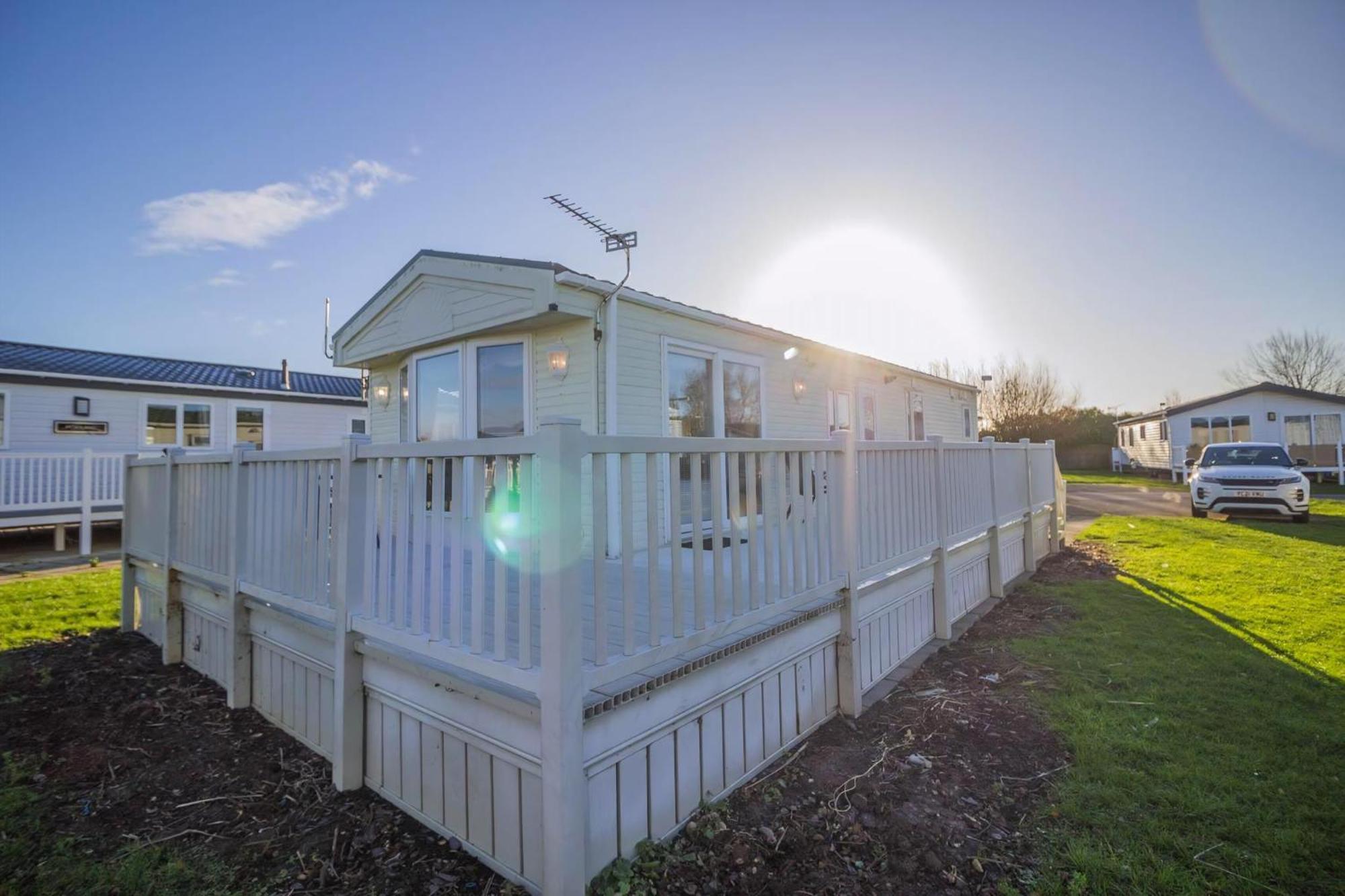 Campsite Stunning 6 Berth Caravan At Manor Park In Norfolk Ref 23194k *