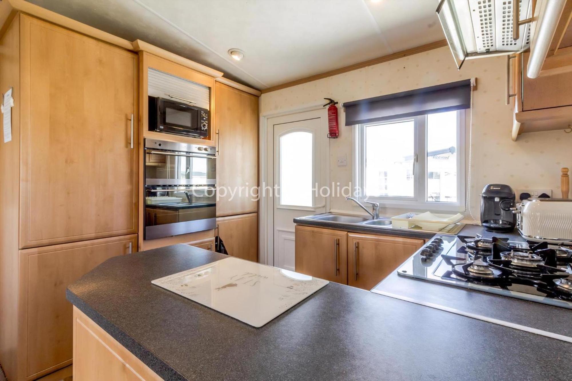 Stunning 6 Berth Caravan At Manor Park In Norfolk Ref 23194k Campsite Hunstanton