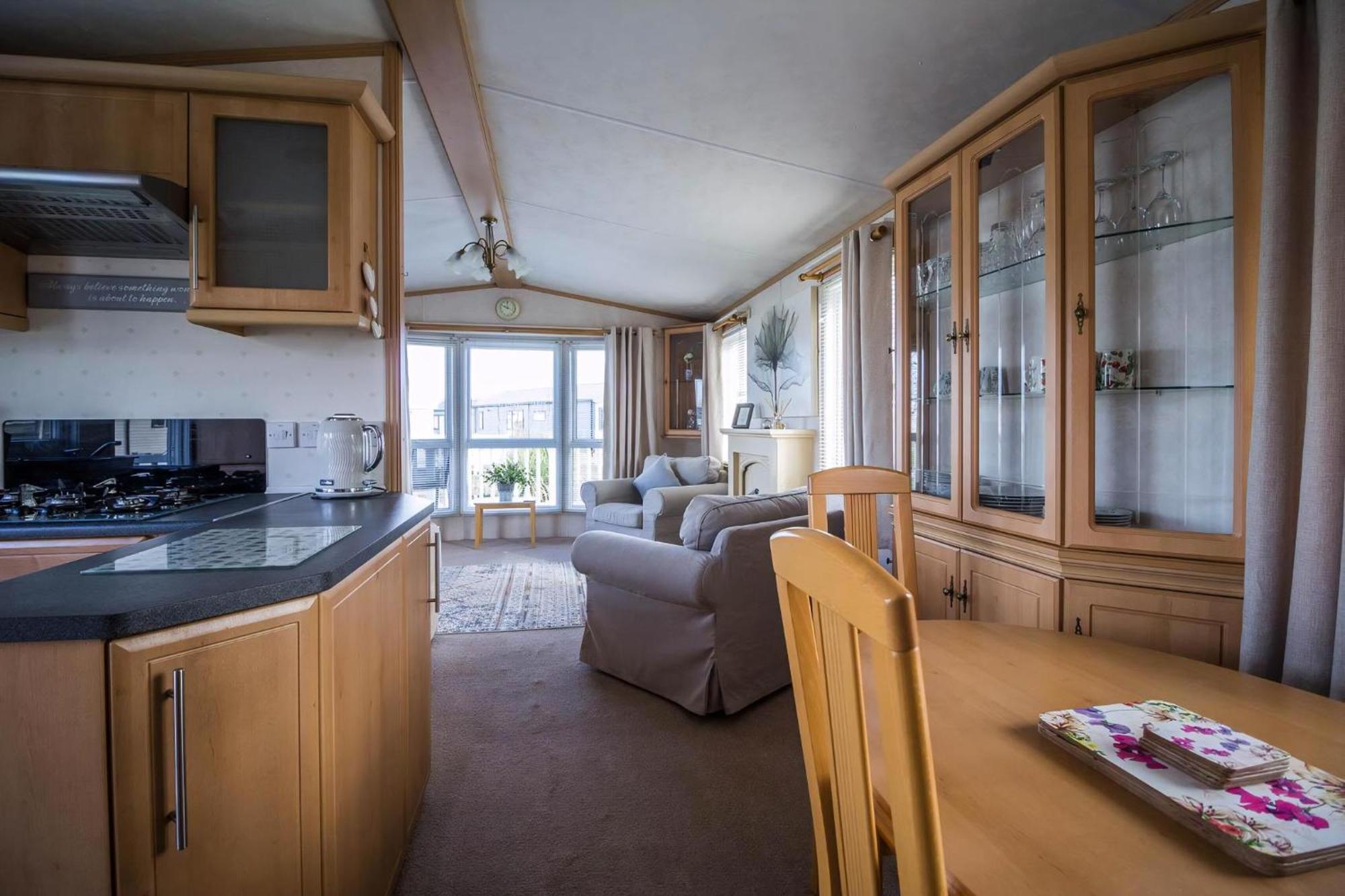 Stunning 6 Berth Caravan At Manor Park In Norfolk Ref 23194k Hunstanton