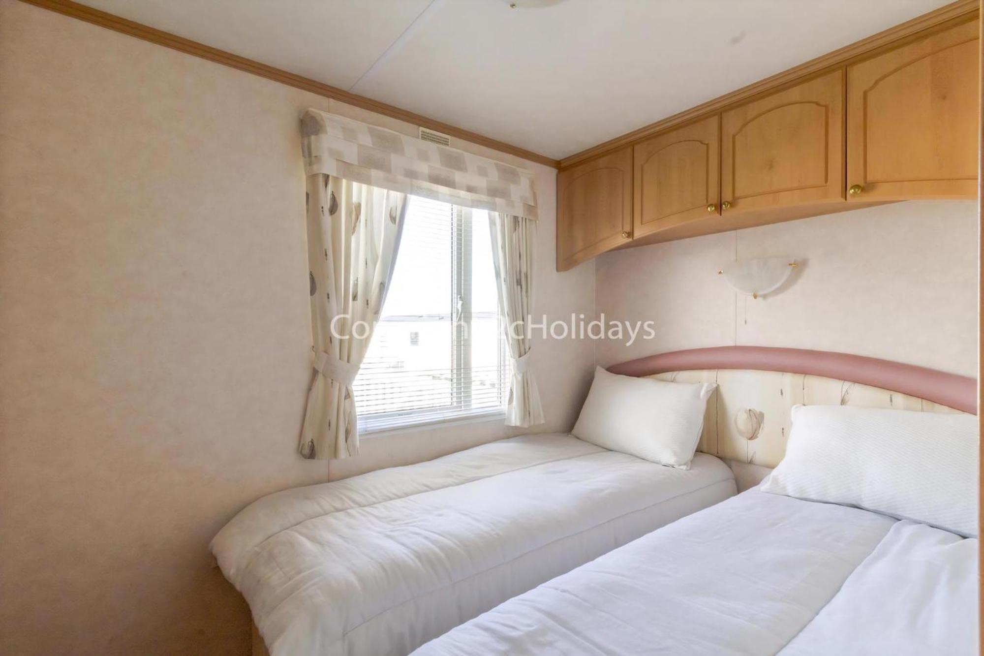 Stunning 6 Berth Caravan At Manor Park In Norfolk Ref 23194k