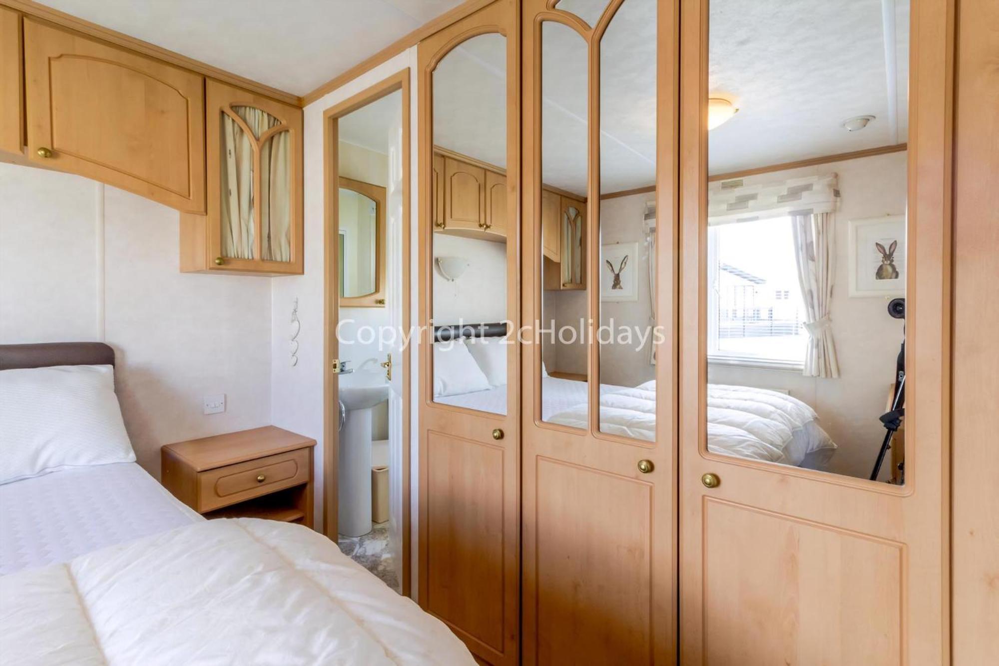 Campsite Stunning 6 Berth Caravan At Manor Park In Norfolk Ref 23194k