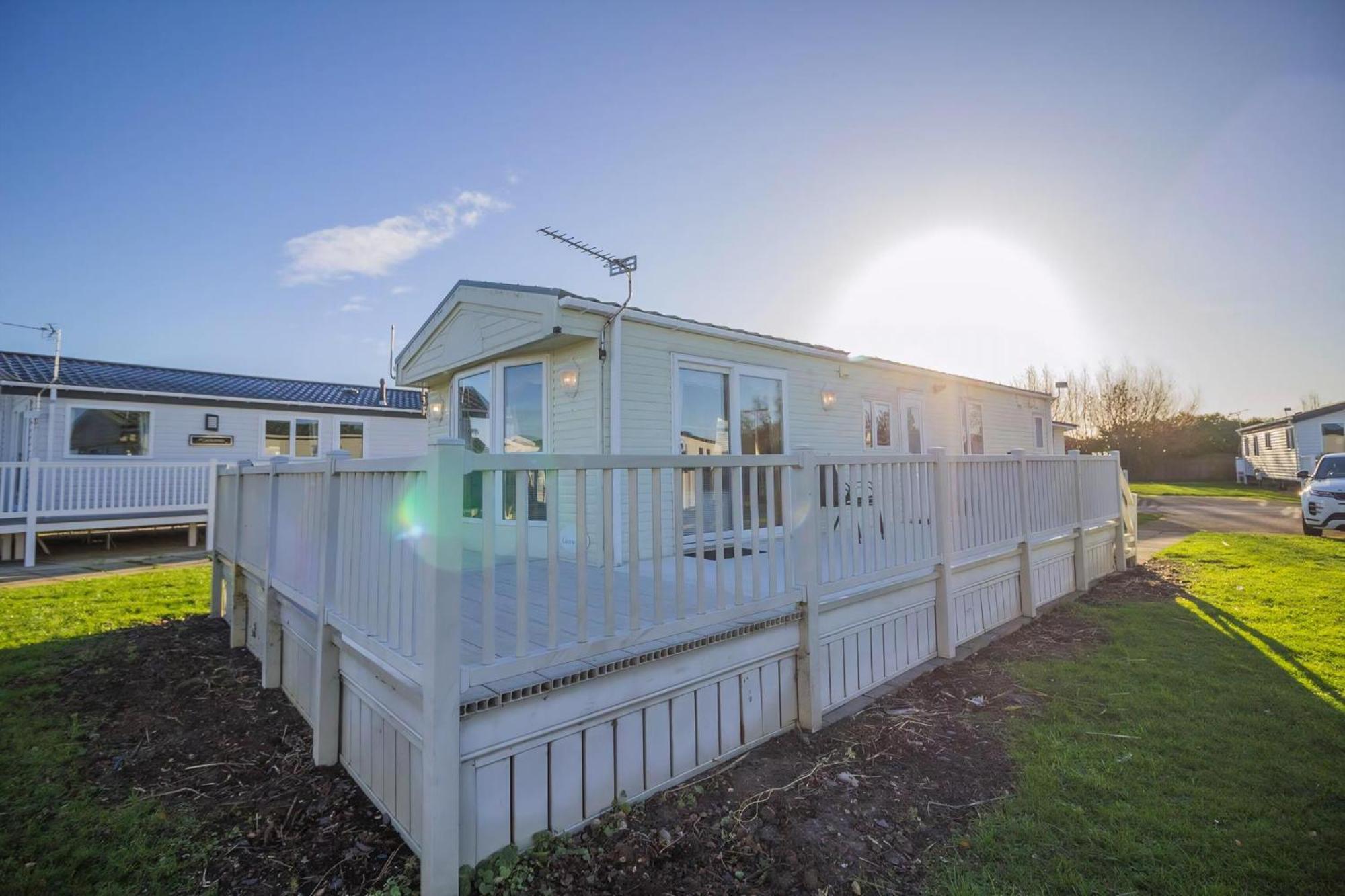 Campsite Stunning 6 Berth Caravan At Manor Park In Norfolk Ref 23194k *