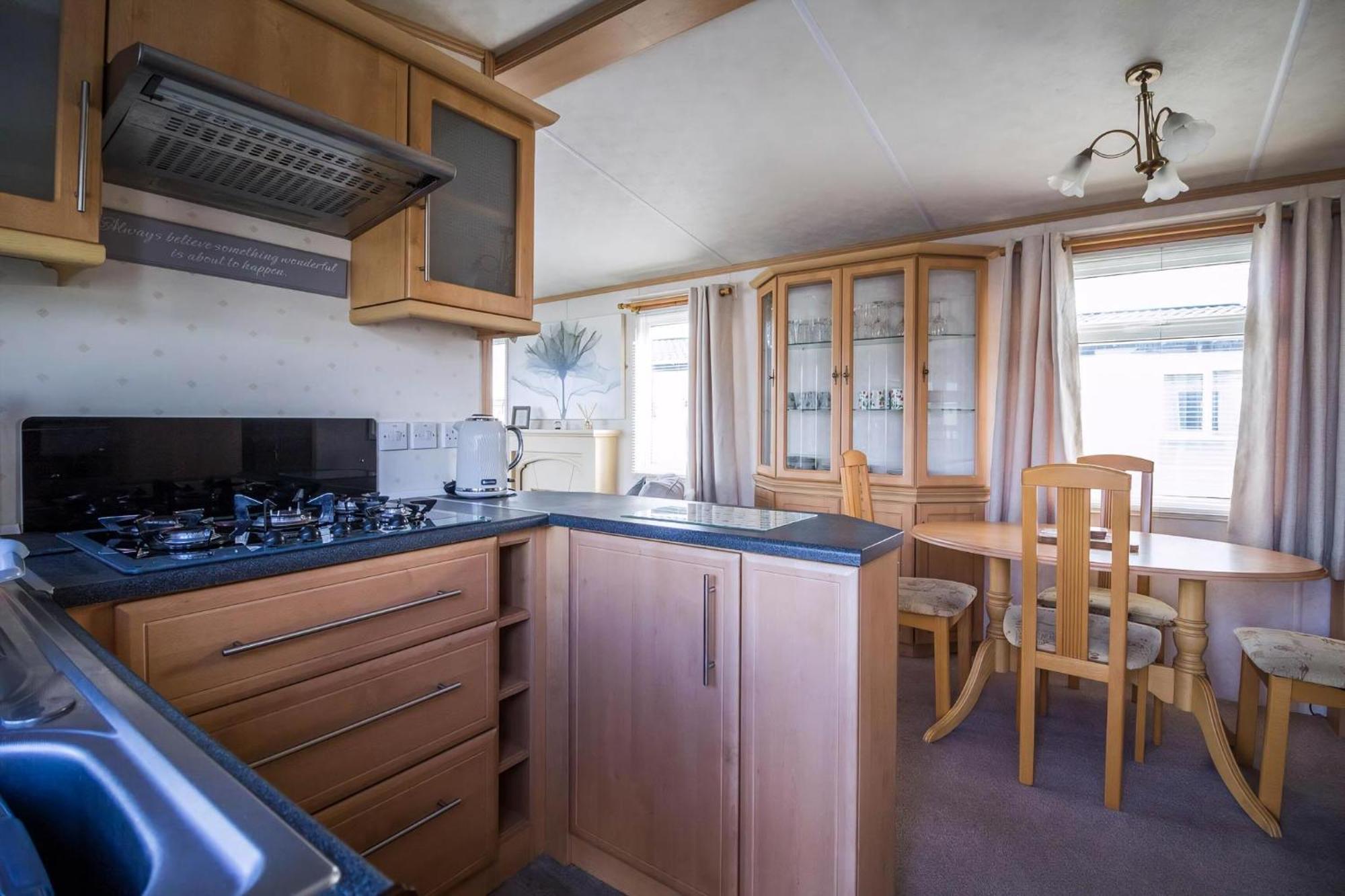 Stunning 6 Berth Caravan At Manor Park In Norfolk Ref 23194k * Hunstanton