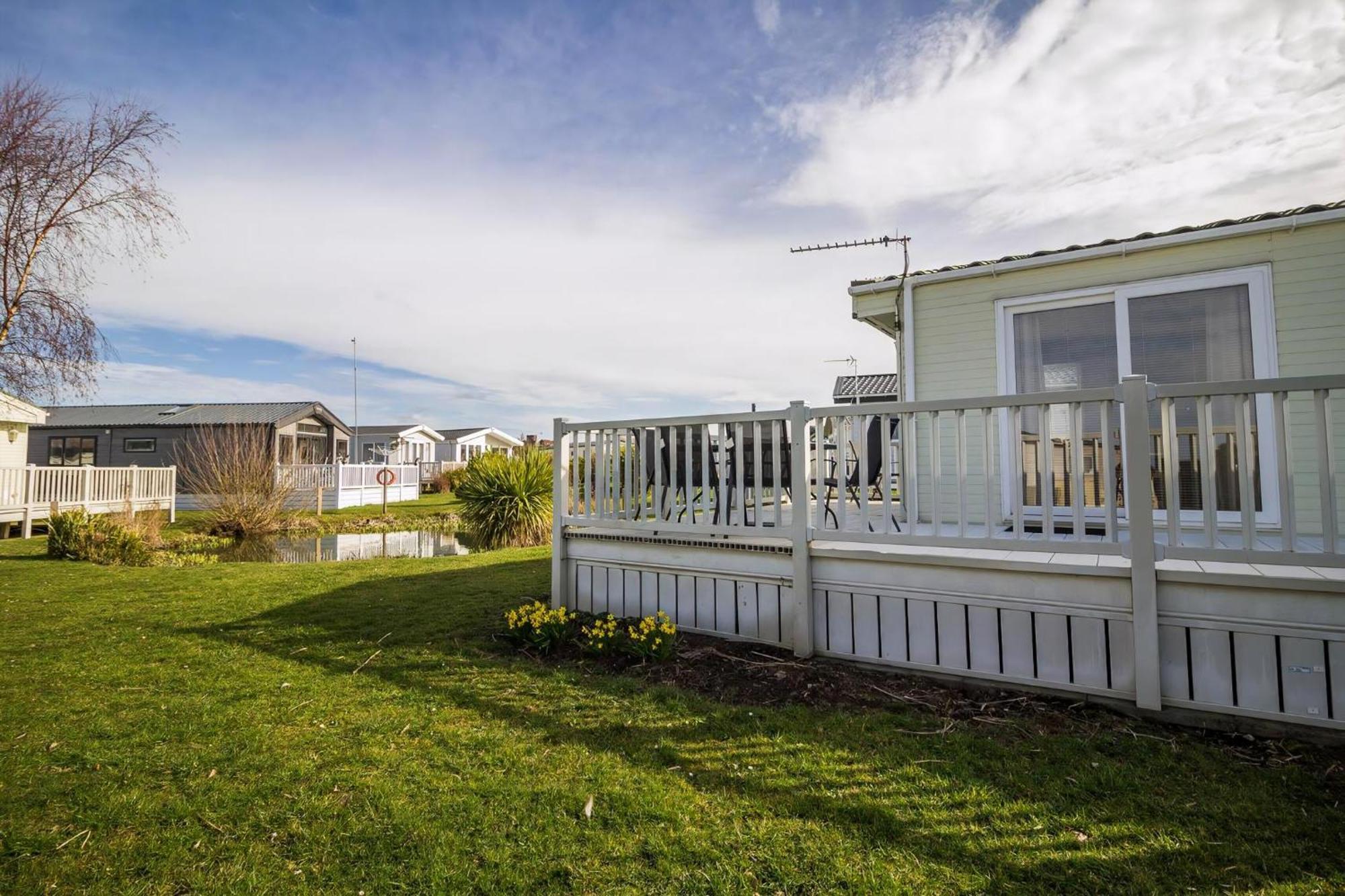 Stunning 6 Berth Caravan At Manor Park In Norfolk Ref 23194k Campsite *