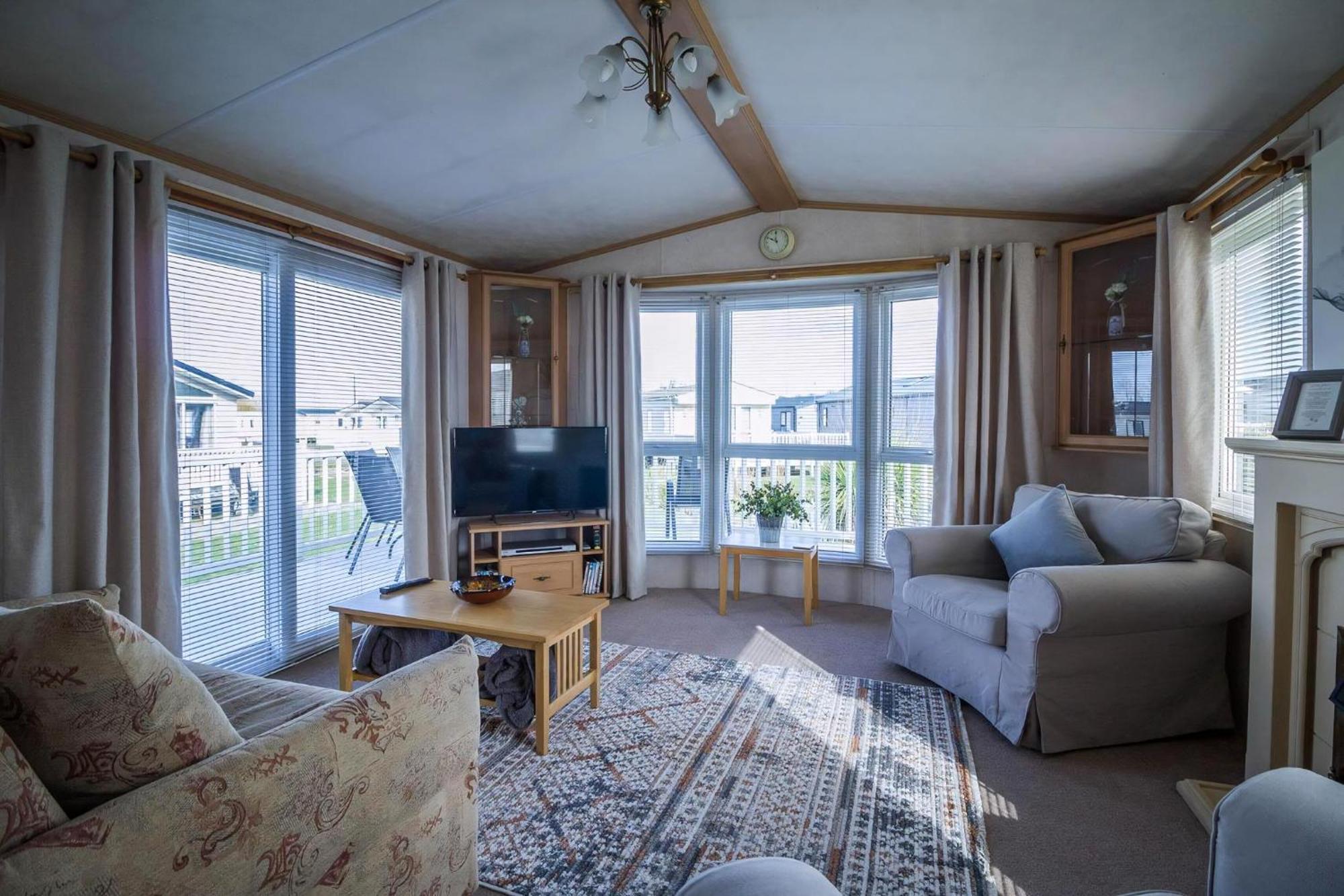 Campsite Stunning 6 Berth Caravan At Manor Park In Norfolk Ref 23194k *