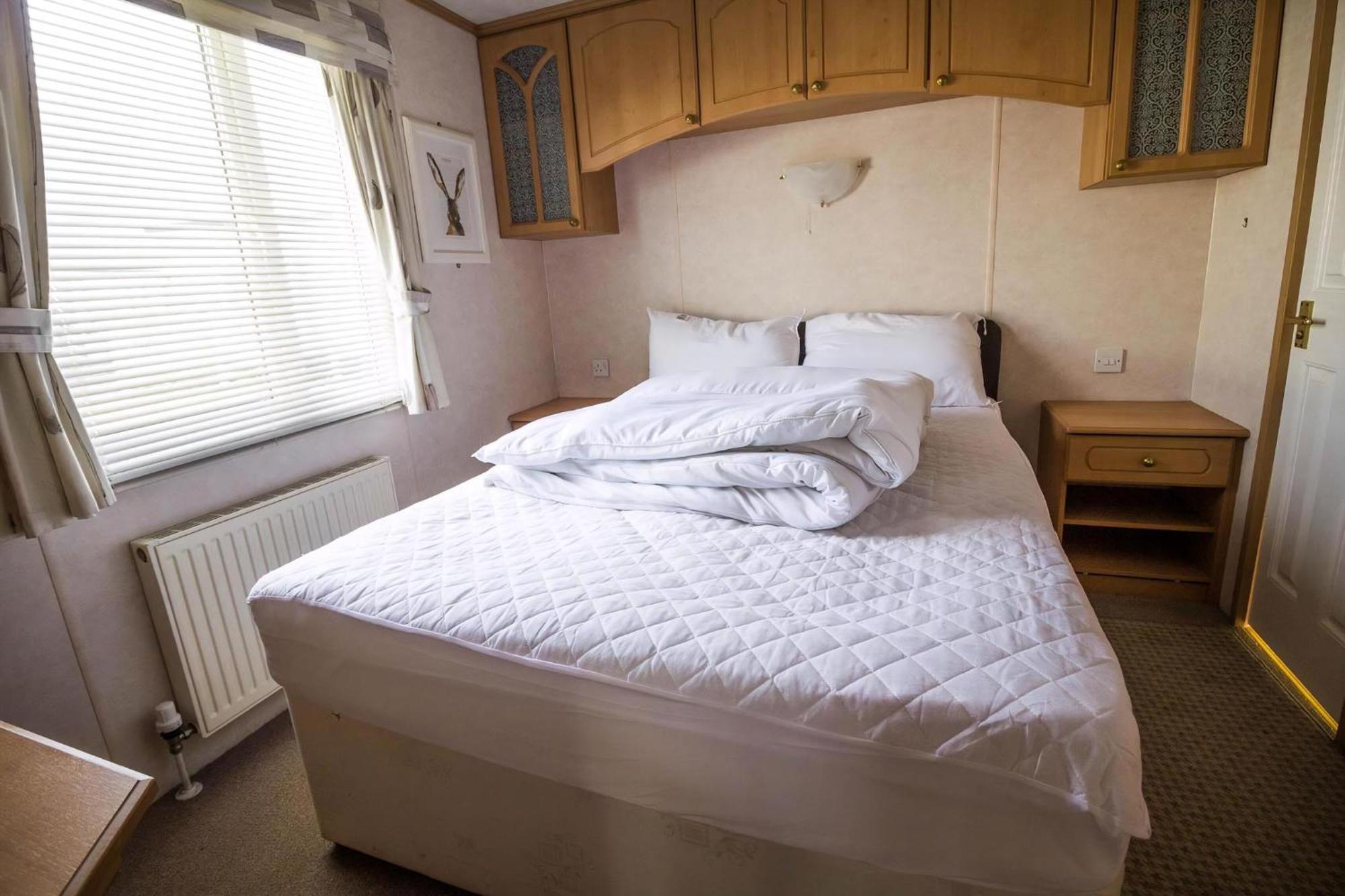 Stunning 6 Berth Caravan At Manor Park In Norfolk Ref 23194k Campsite *