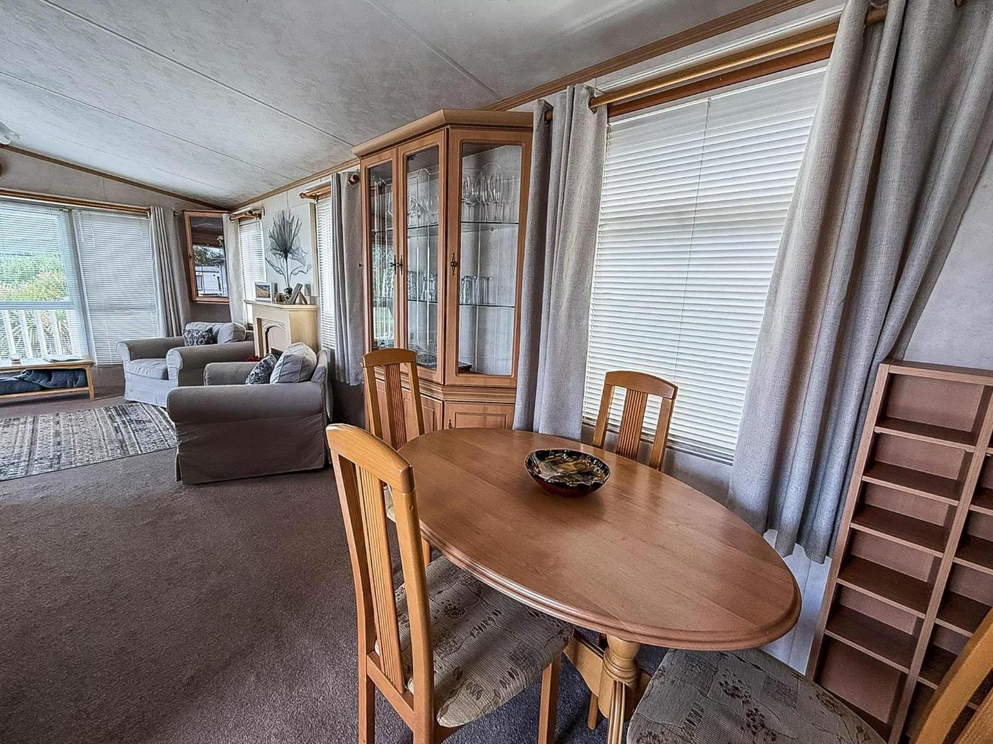 Camping Stunning 6 Berth Caravan At Manor Park In Norfolk Ref 23194k