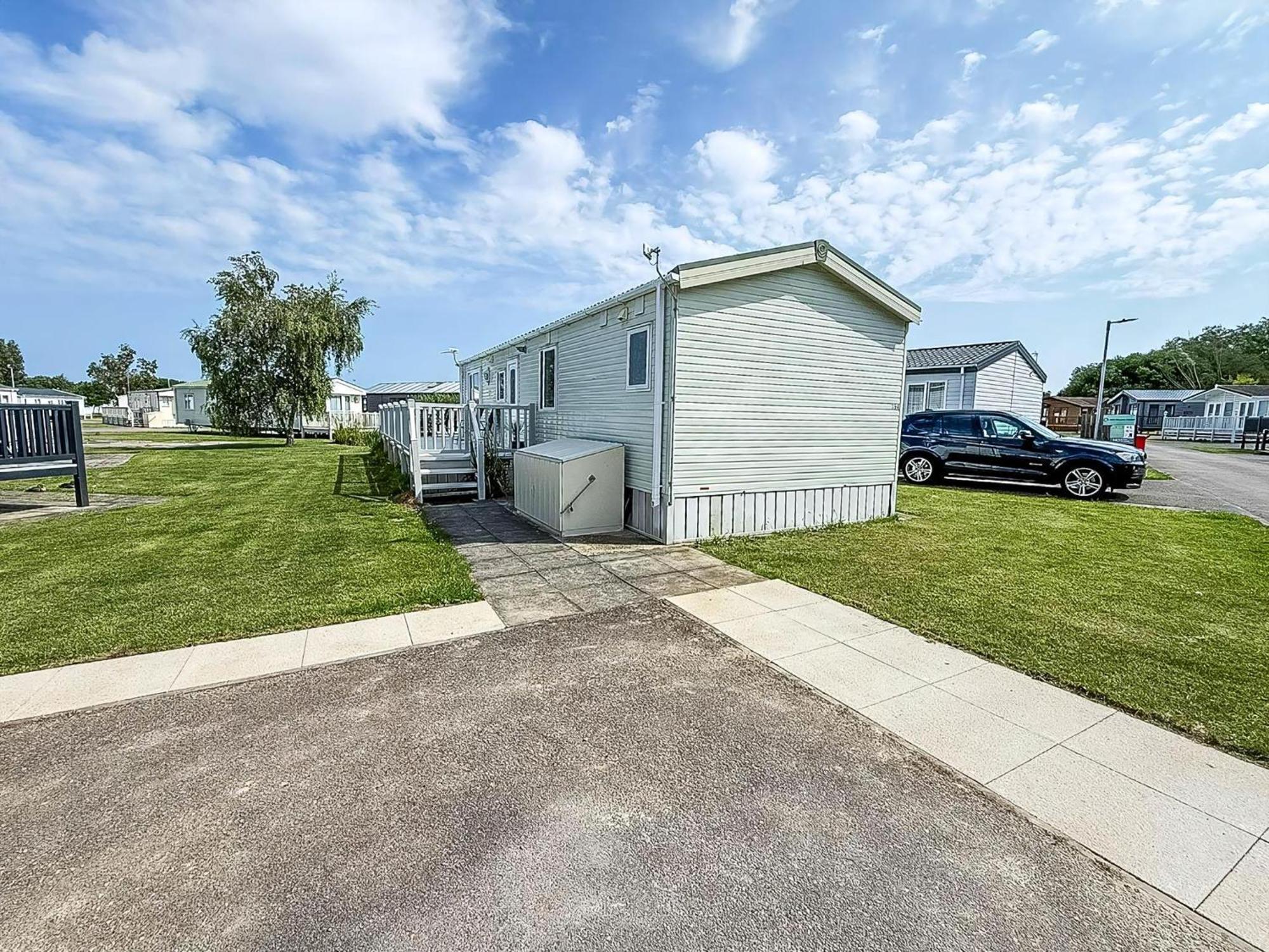Stunning 6 Berth Caravan At Manor Park In Norfolk Ref 23194k