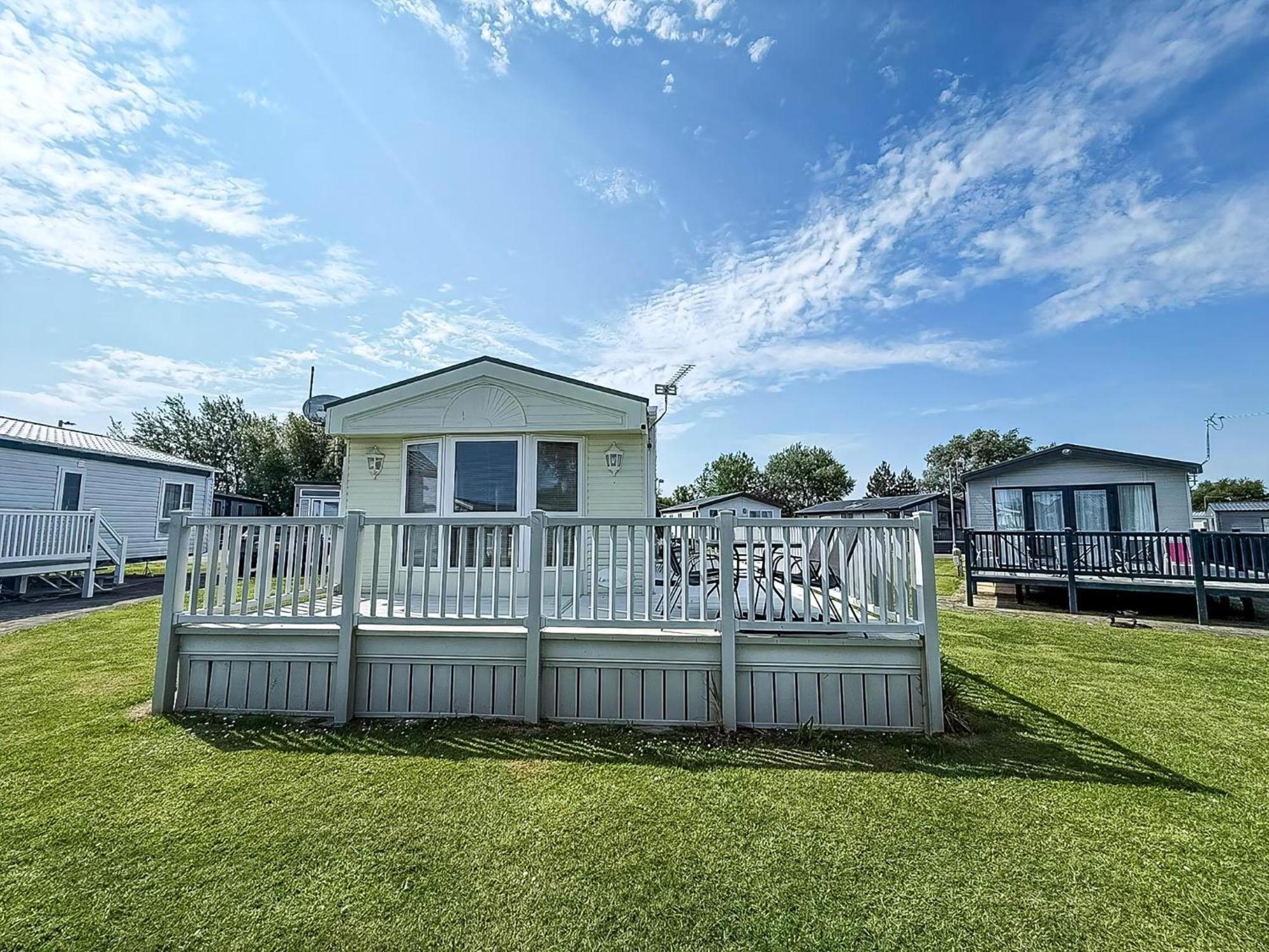 Stunning 6 Berth Caravan At Manor Park In Norfolk Ref 23194k Camping